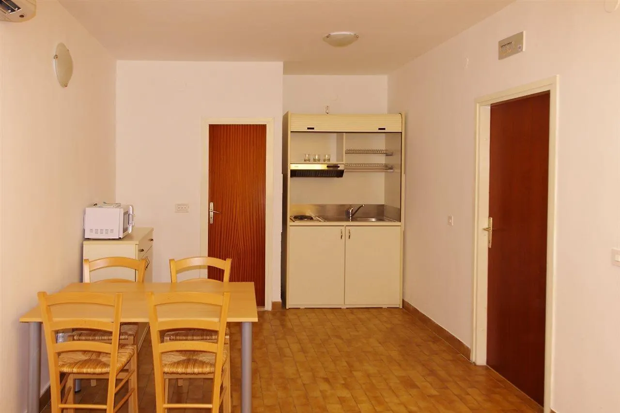 Apartment Medena Traù 0*,